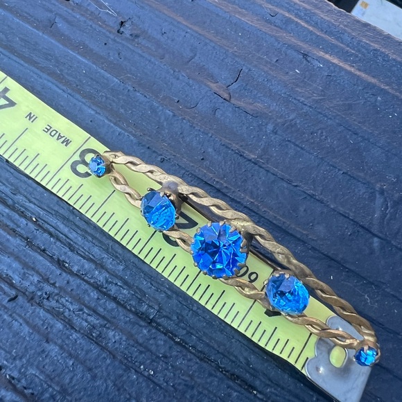 Vintage Blue Crystal Brooch Pin SIGNED AUSTRIA Rhinestone Woven Brass Prong Set - Picture 14 of 14